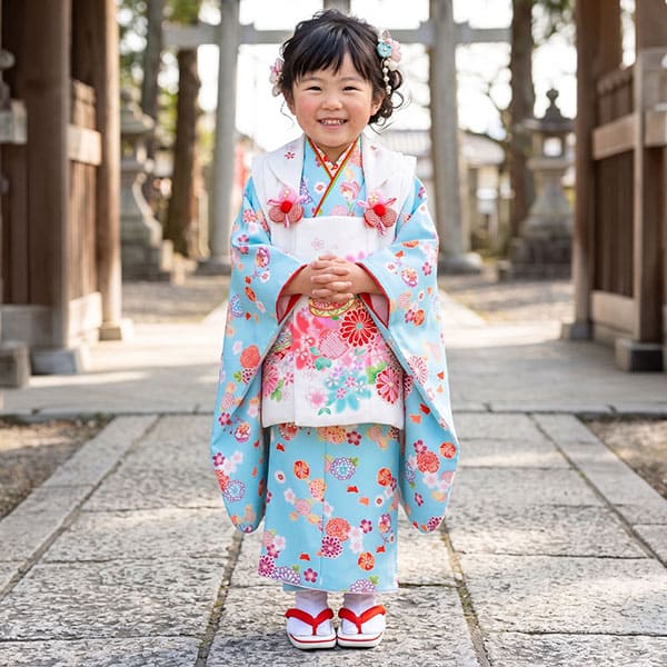 水色地に小さな菊模様、白の鞠の被布コートセット／七五三・三歳女の子