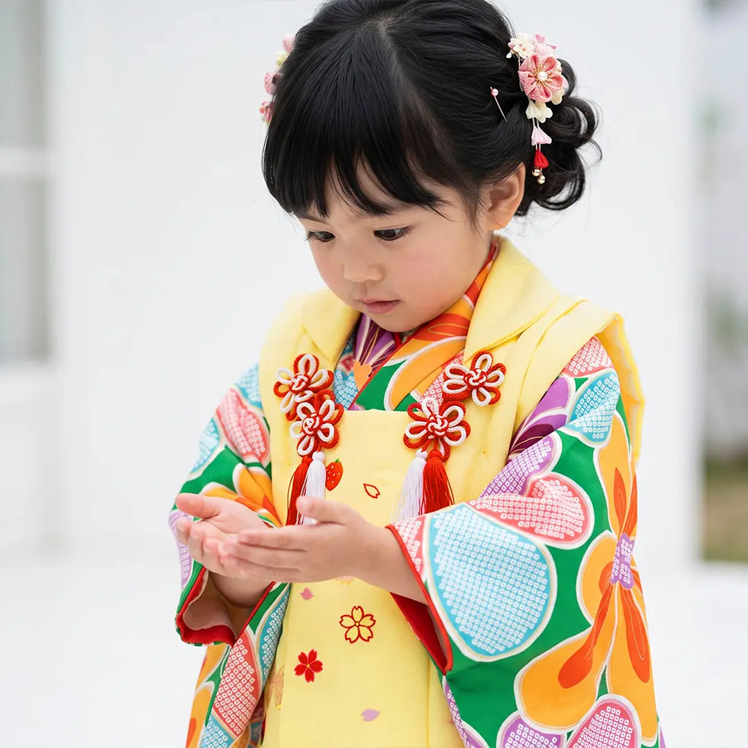 グリーンに大輪の菊、イエローの被布コートセット／七五三・三歳女の子