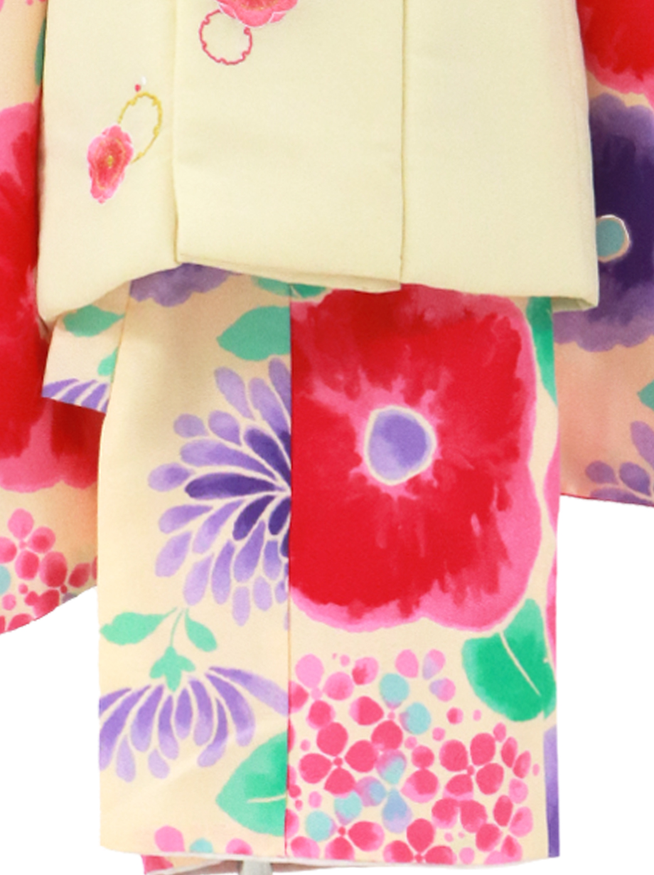 クリーム地に紫陽花と洋花の着物、アイボリーの被布コートセット／七五三・三歳女の子