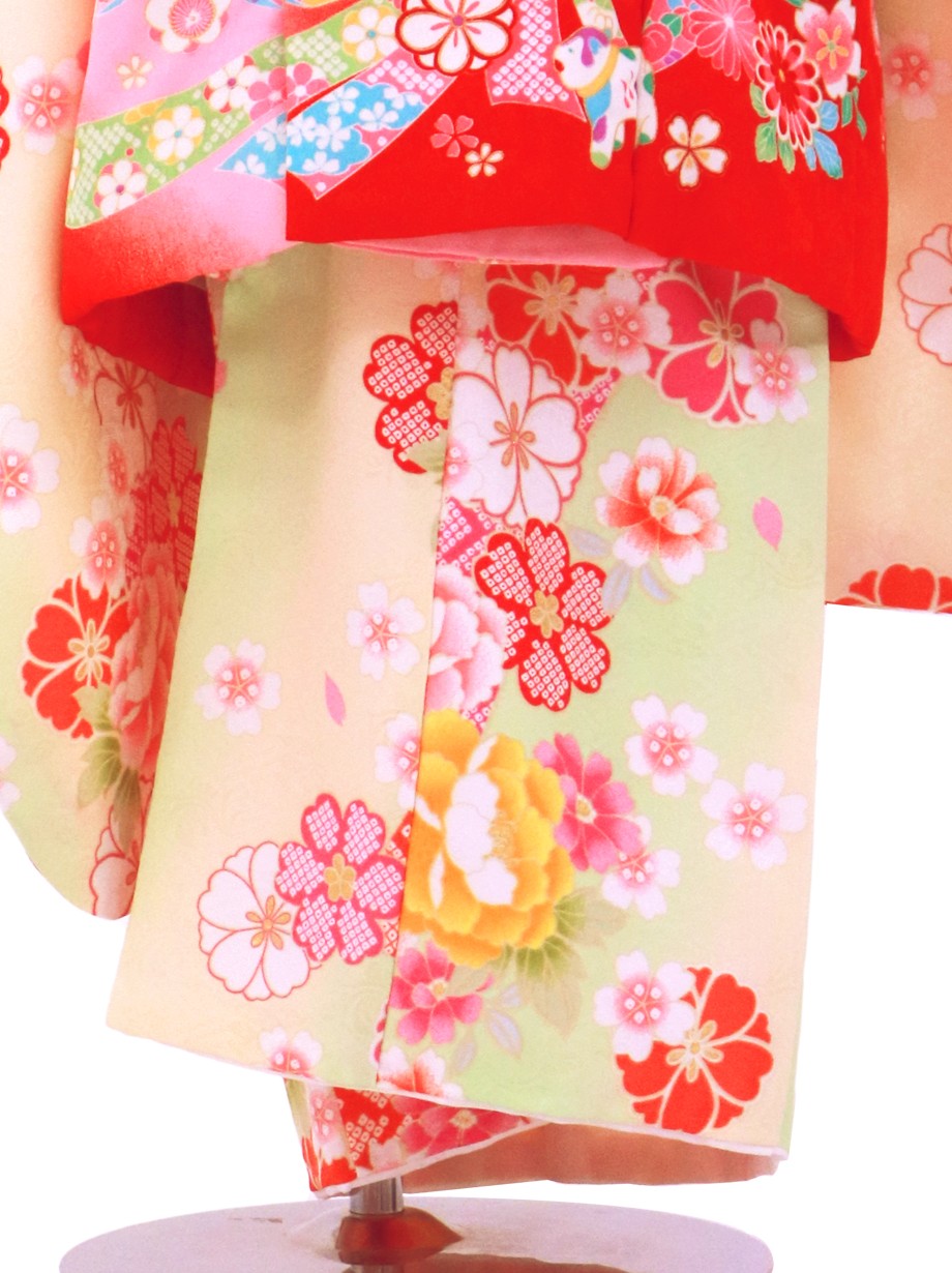 薄黄緑とクリーム色に牡丹と桜、赤とピンクの被布コートセット／七五三・三歳女の子／裾