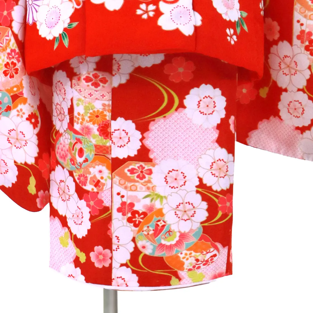 赤地に桜、白と赤の被布コートセット／七五三・三歳女の子／裾