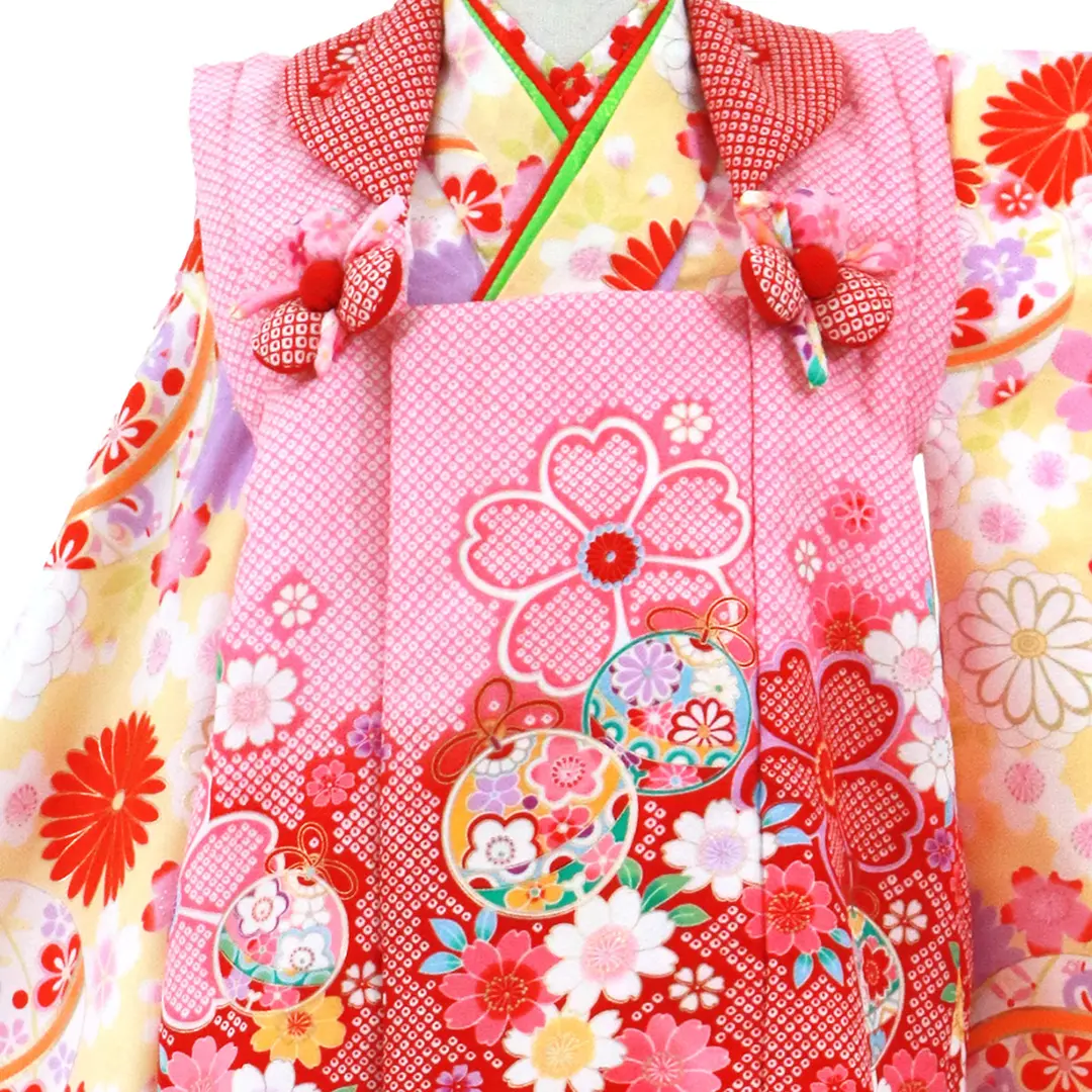 黄色地に鞠と花尽くし、赤とピンクの被布コートセット／七五三・三歳女の子／被布詳細