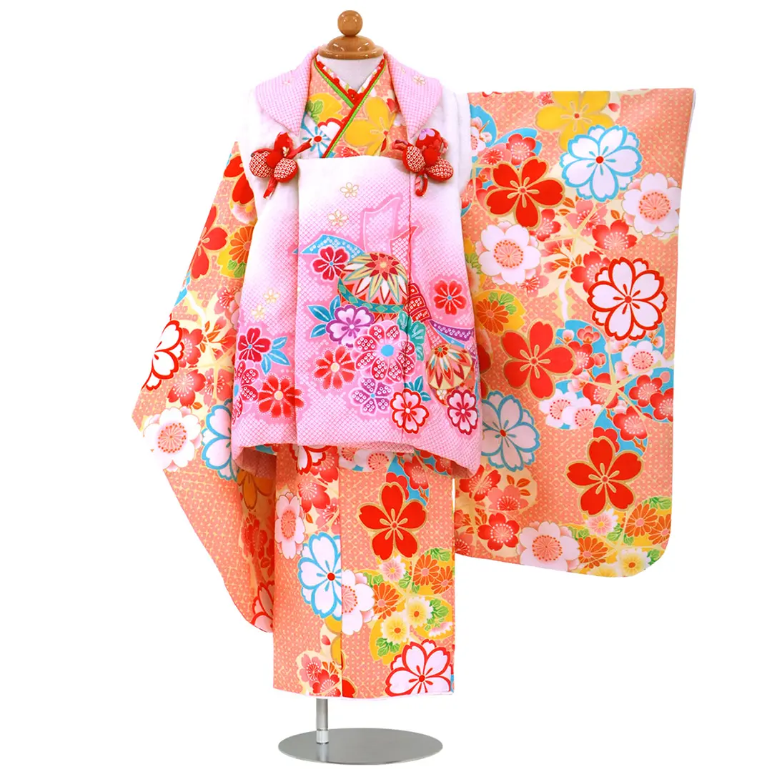 ピンクの鹿の子に桜尽くしの着物、白の被布コートセット／七五三・三歳