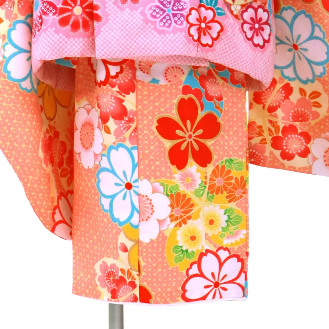 ピンクの鹿の子に桜尽くしの着物、白の被布コートセット／七五三・三歳女の子