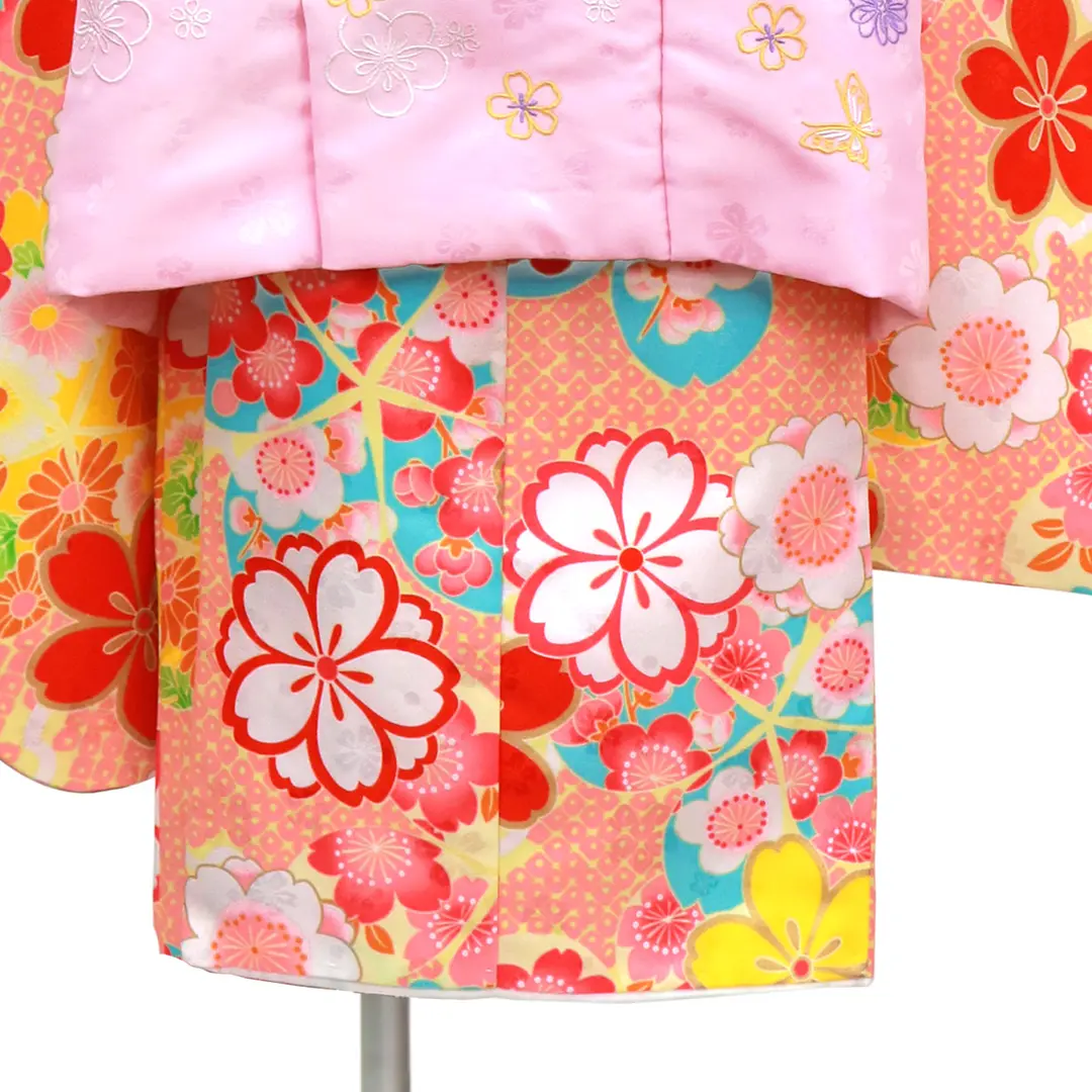 ピンクの鹿の子に桜尽くしの着物、桃色の被布コートセット／七五三・三