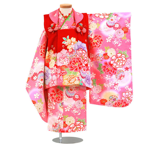 ピンク地に牡丹や鞠、桜の着物に赤の被布コートセット／七五三・三歳