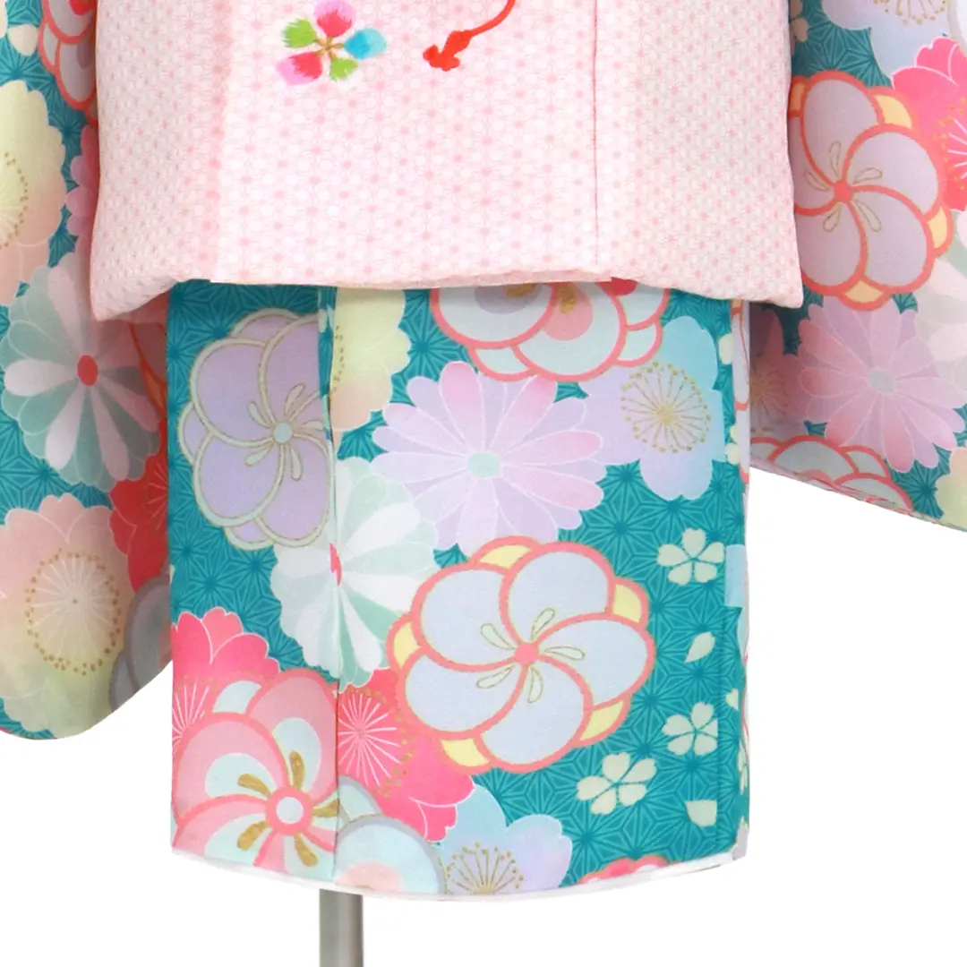青地にねじ梅と桜に鞠、ピンクの麻の葉の被布コートセット／七五三・三