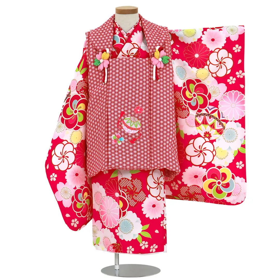 濃いピンク地にねじ梅と桜、鞠の着物、赤色の麻の葉模様の被布コートセット／七五三・三歳女の子