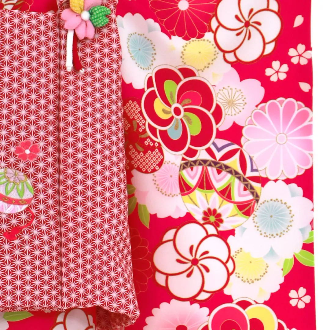 濃いピンク地にねじ梅と桜、鞠の着物、赤色の麻の葉模様の被布コートセット／七五三・三歳女の子