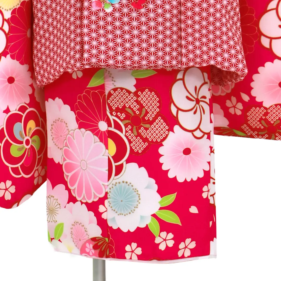 濃いピンク地にねじ梅と桜、鞠の着物、赤色の麻の葉模様の被布コートセット／七五三・三歳女の子