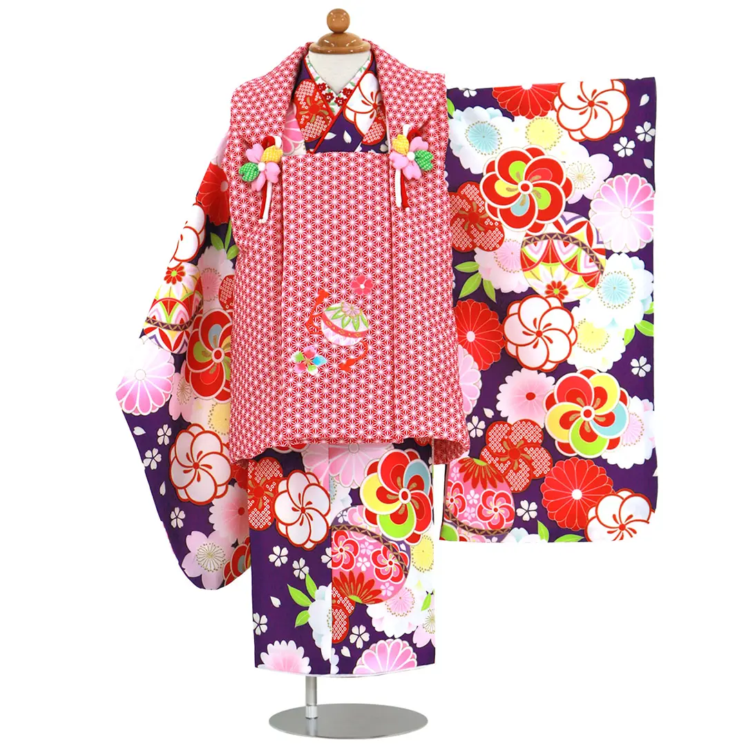紫地にねじ梅と桜、鞠の着物、赤色の麻の葉模様の被布コートセット