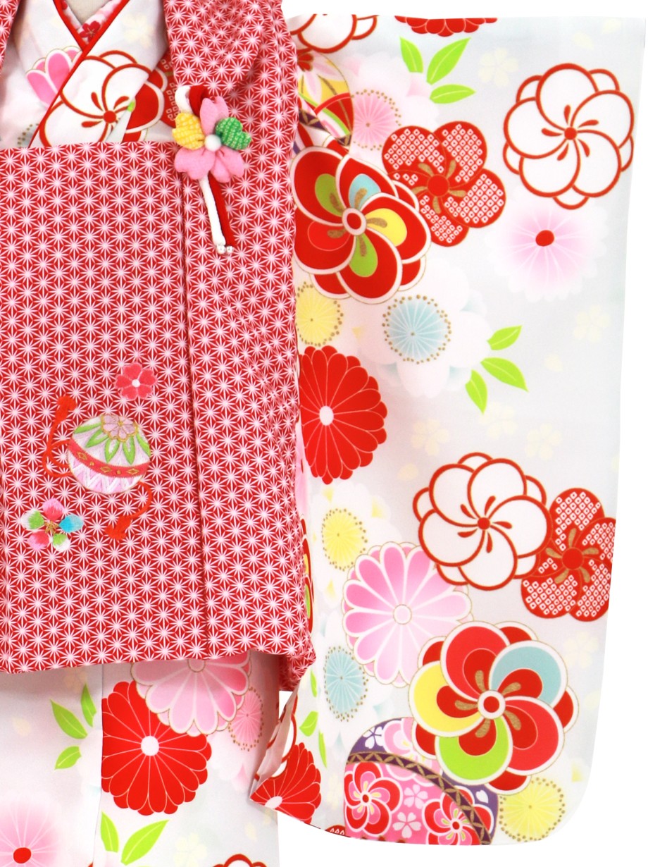 白地にねじ梅と桜 鞠の着物 赤地の麻の葉模様の被布コートセット 七五三 三歳女の子