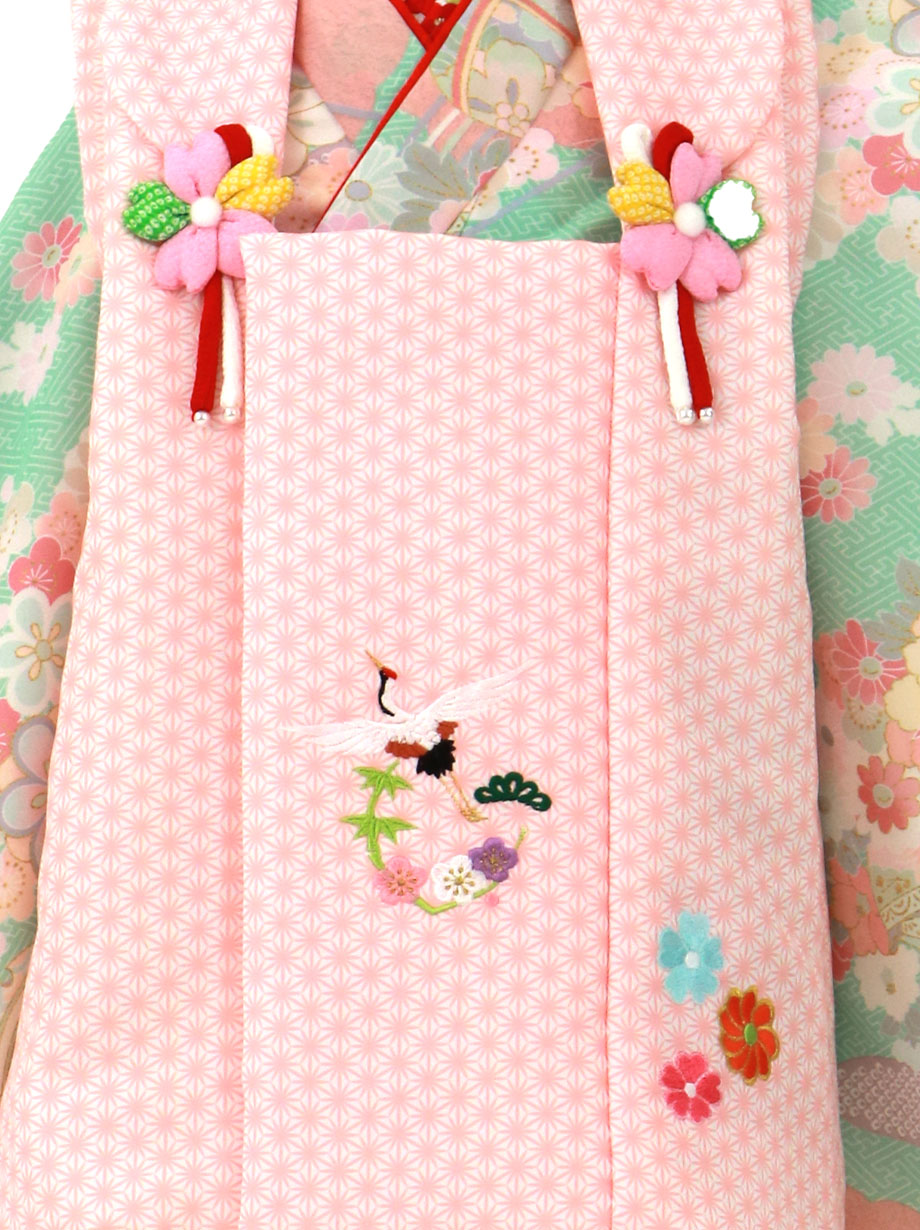 美品　七五三　三歳　女の子　被布　着物　ミント　エメラルドグリーン　可愛い♡ KAGURA》 水色に桜と熨斗、ミントブルーの被布コートセット