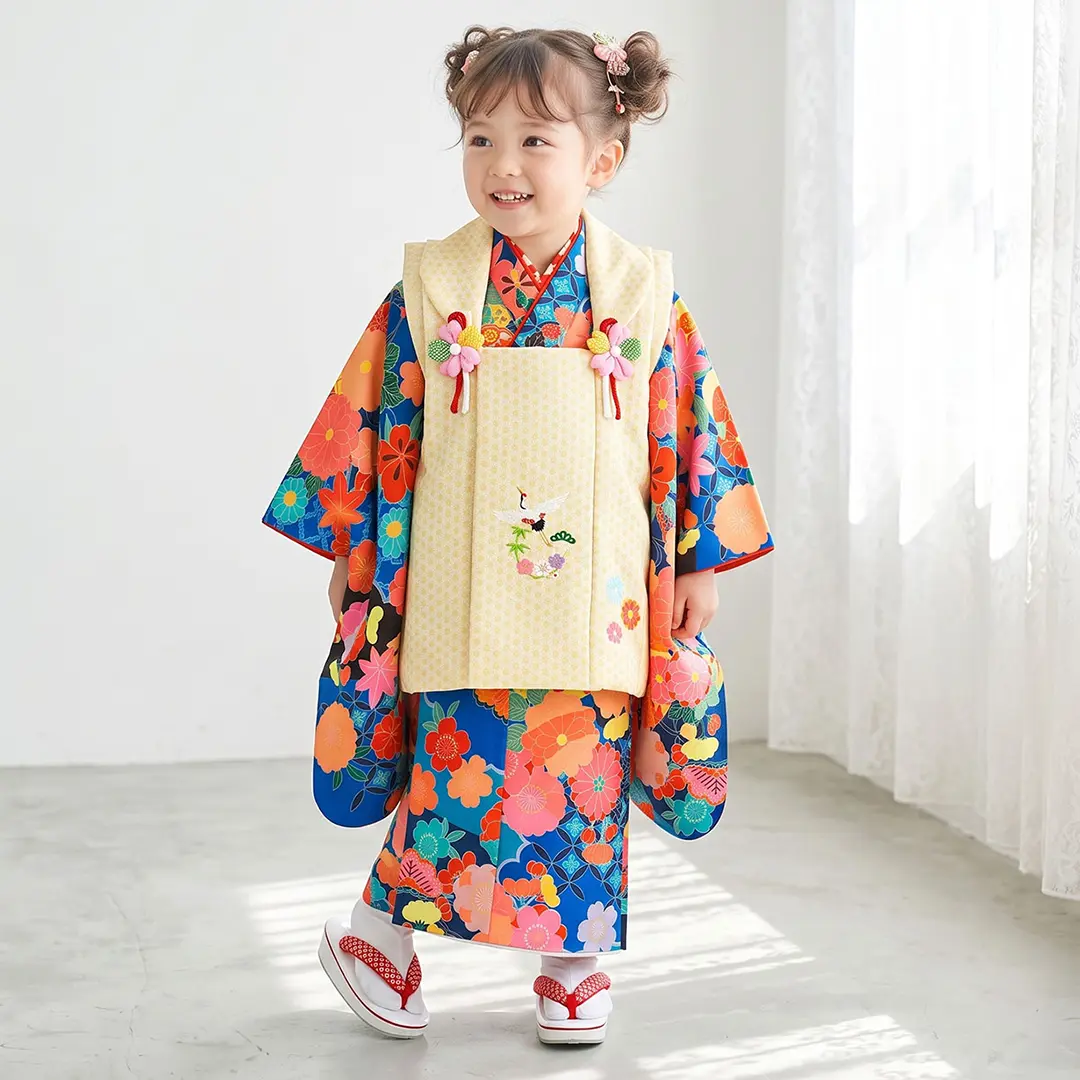 紺地に七宝と四季花、黄色の被布コートセット／七五三・三歳女の子／着用イメージ