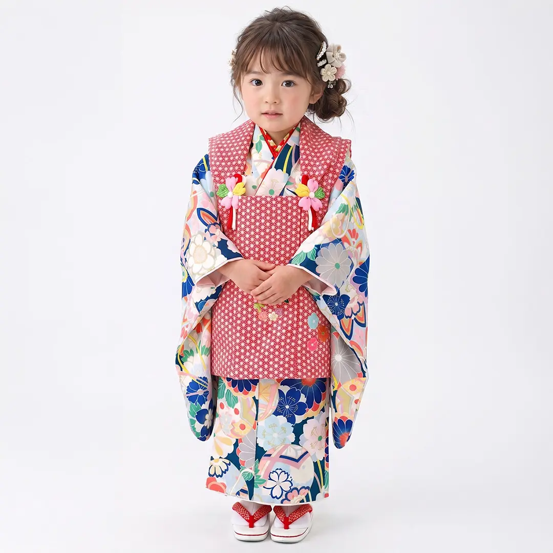 濃い青地にまりと桜、赤の麻の葉の被布コートセット／七五三・三歳女の子／着用イメージ
