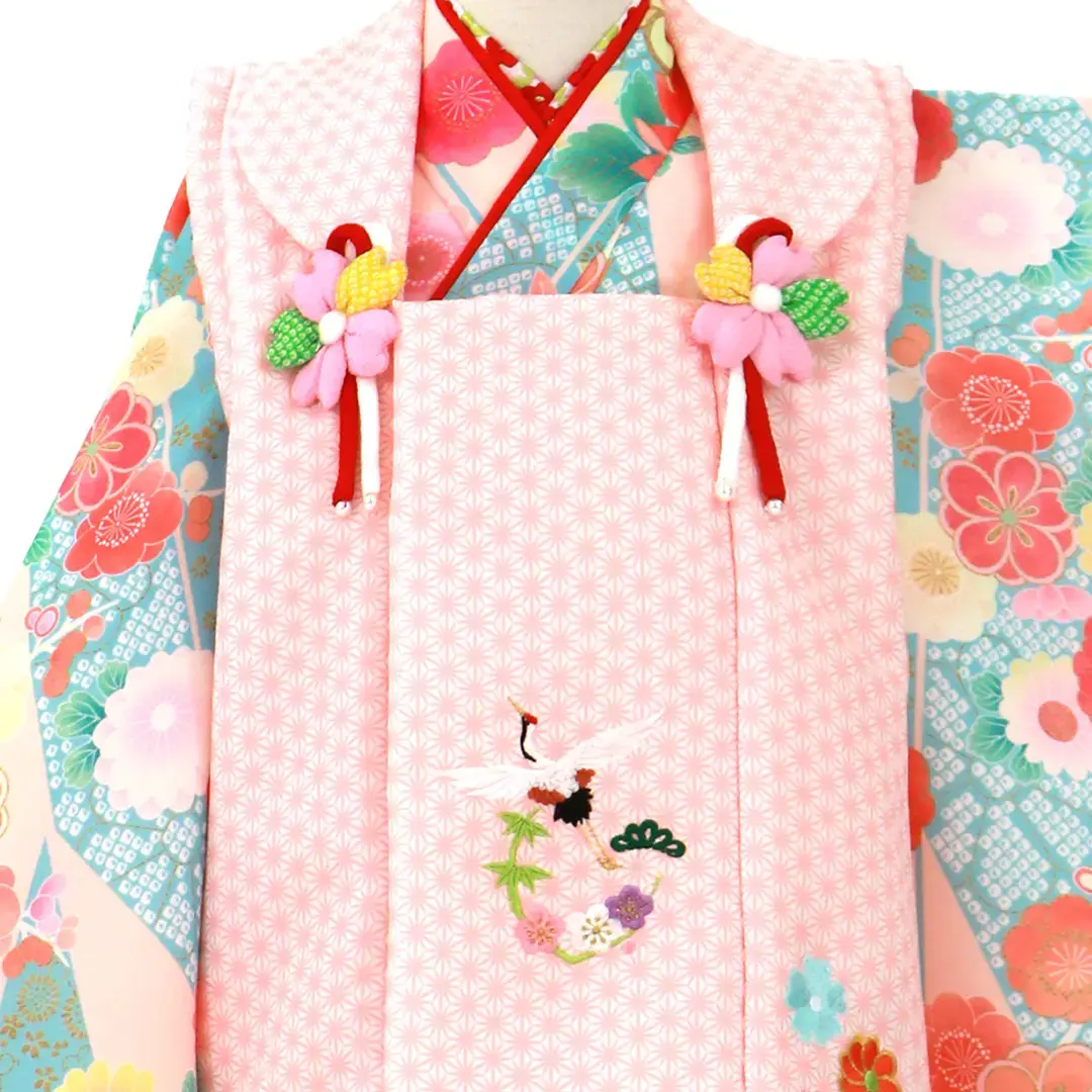 うすい杏色の矢絣にダリア、ピンクの麻の葉の被布コートセット／七五三・三歳女の子／被布詳細