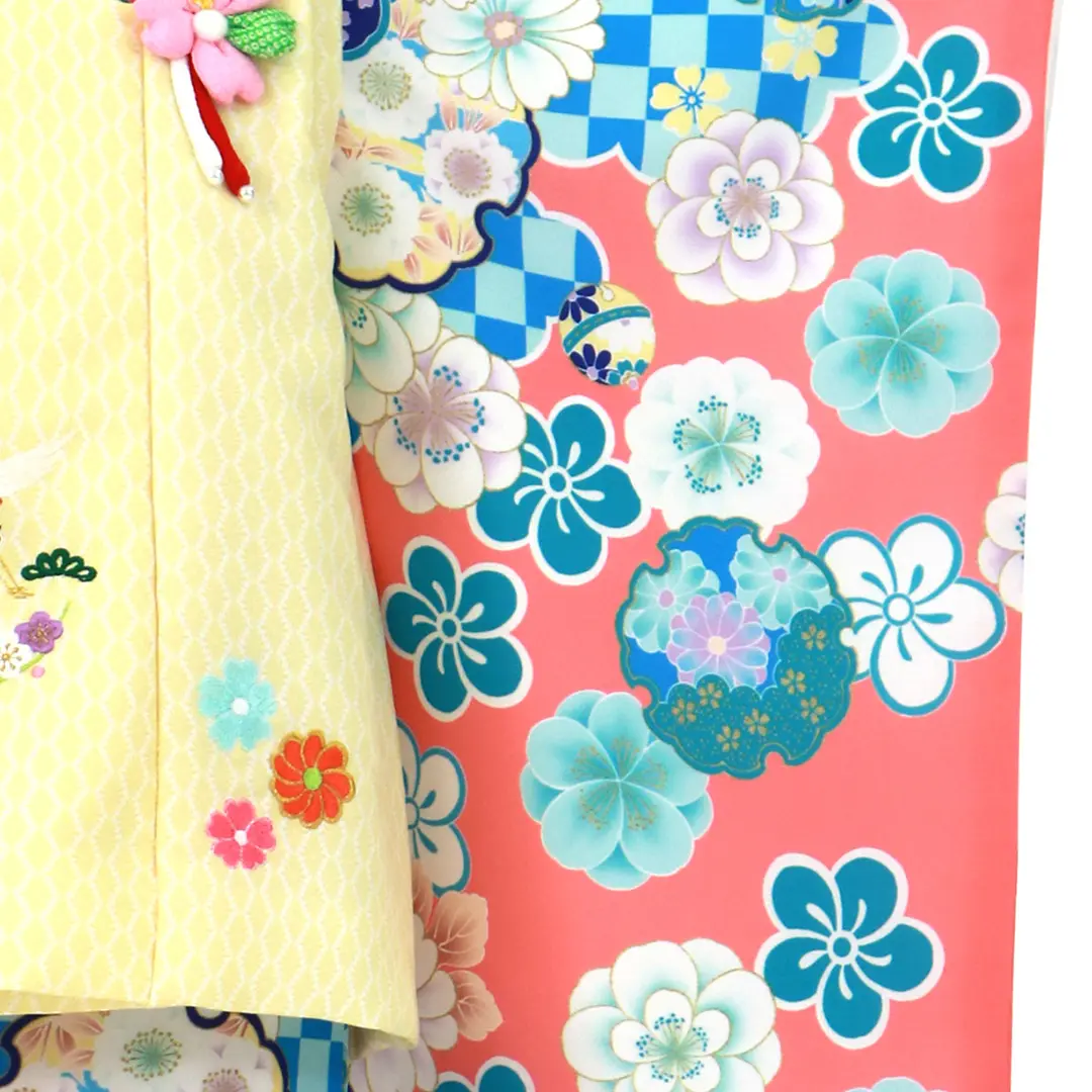 サーモンピンクに市松の雲、黄色と赤の被布コートセット／七五三・三歳女の子