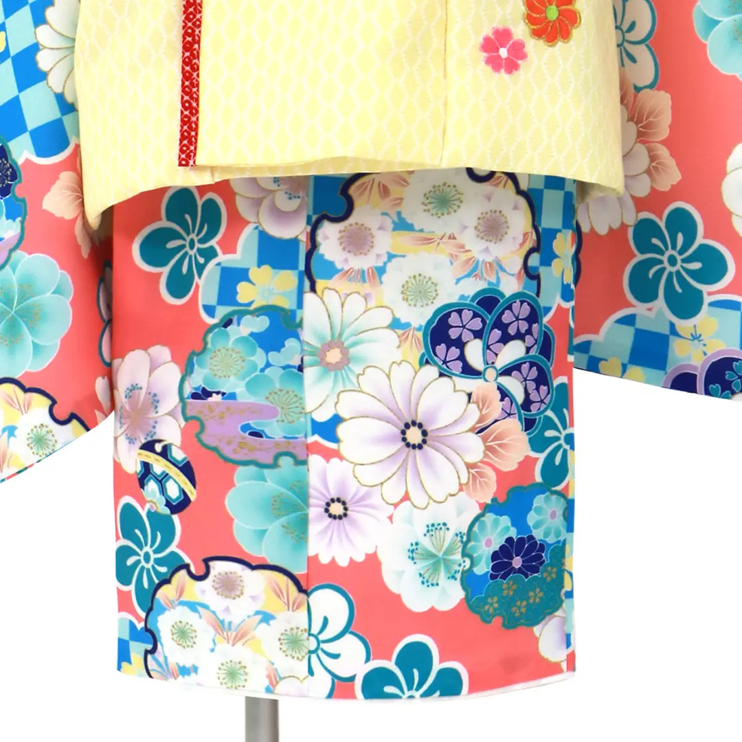 サーモンピンクに市松の雲、黄色と赤の被布コートセット／七五三・三歳女の子