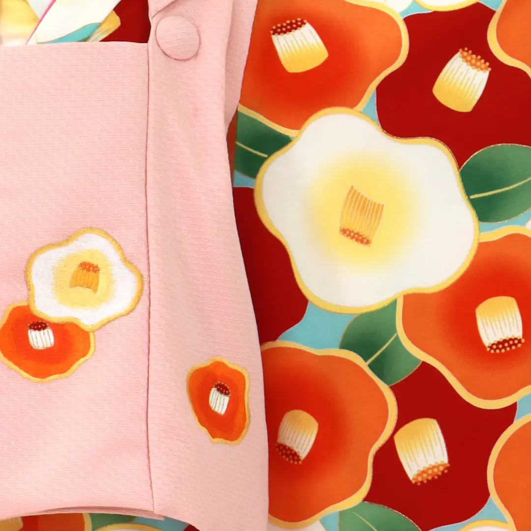 水色地に赤やオレンジの椿、ピンクの被布コートセット／七五三・三歳