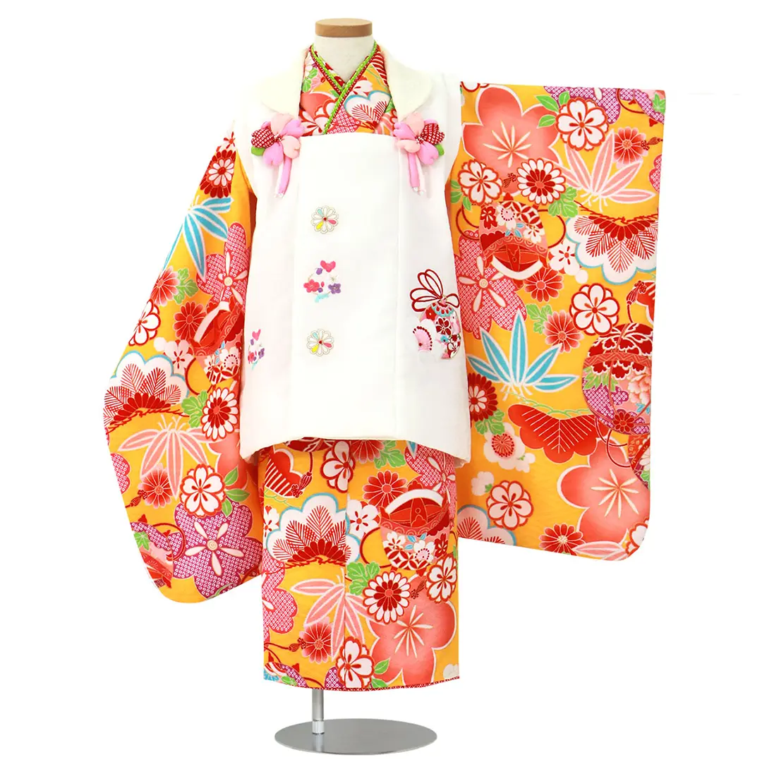 山吹色地に花糸車、白の被布コートセット／七五三・三歳女の子／正面