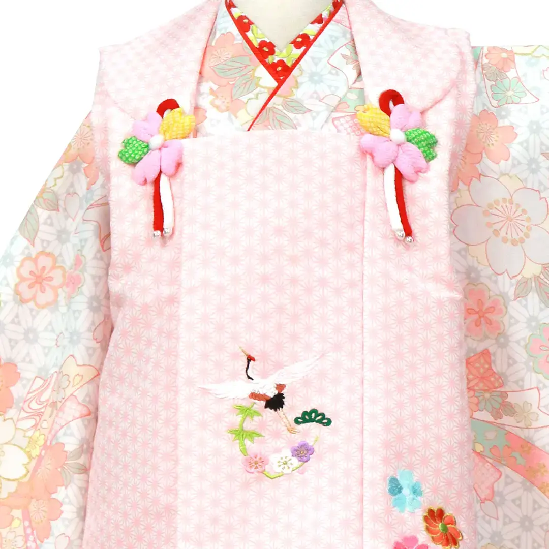 白地にピンクの桜と束ね熨斗の着物、ピンクの麻の葉被布コートセット／七五三・三歳女の子／被布詳細