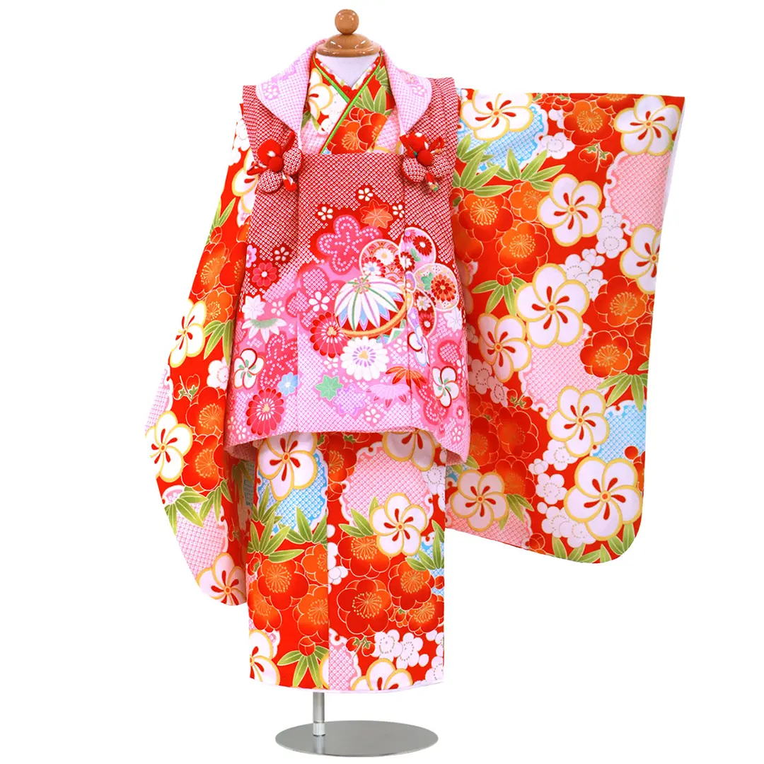 朱赤地に雪輪と梅の着物、赤とピンクの疋田の被布コートセット／七五三・三歳女の子／正面