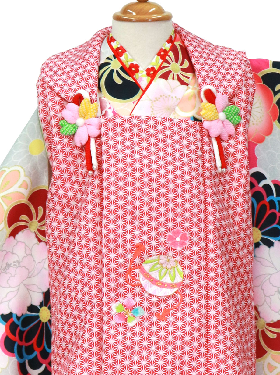 ピンク地に菊・牡丹ねじ梅の着物、赤地の麻の葉模様の被布コートセット／七五三・三歳女の子