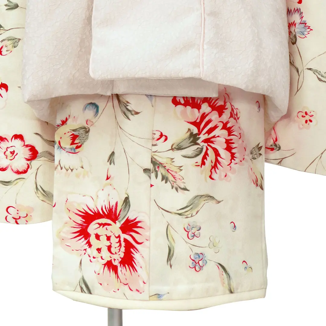 JILLSTUART》クリーム地に赤いカーネーションの被布コートセット