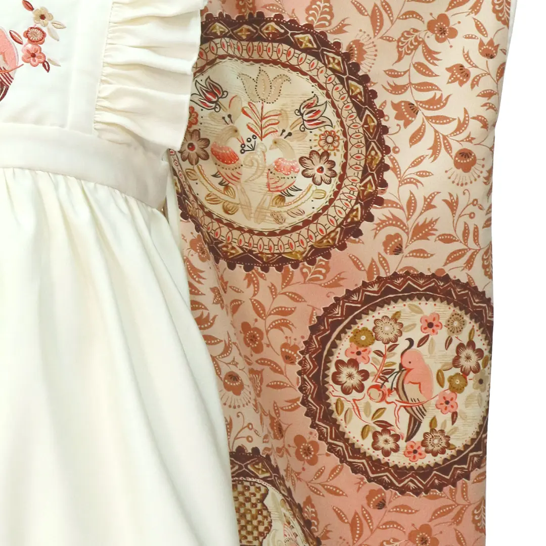 九重》ベージュ地に小鳥、洋風の被布コートセット／七五三・三歳