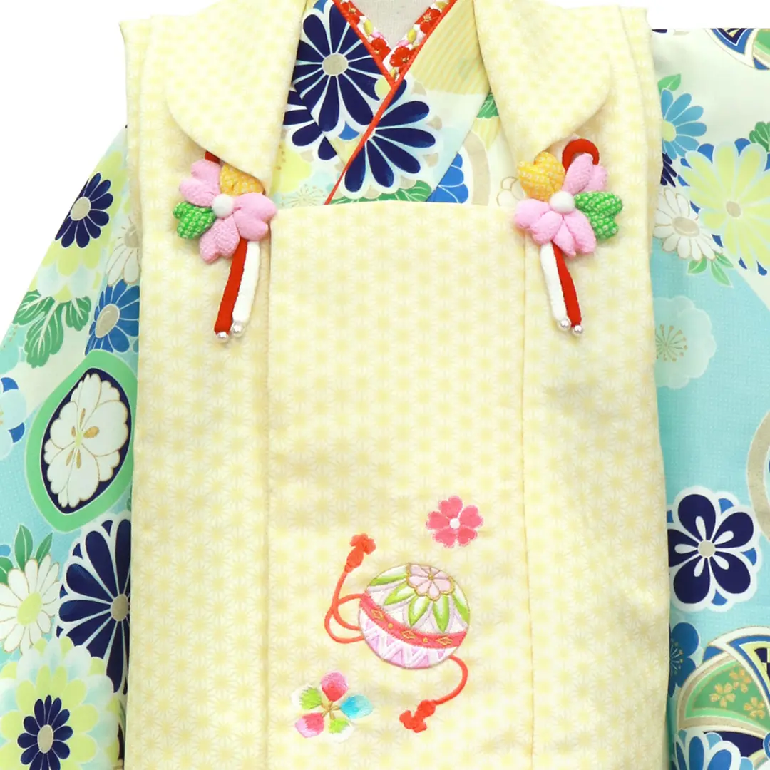 青と水色の花紋と風車の着物、黄色の被布コートセット／七五三・三歳女の子／被布詳細