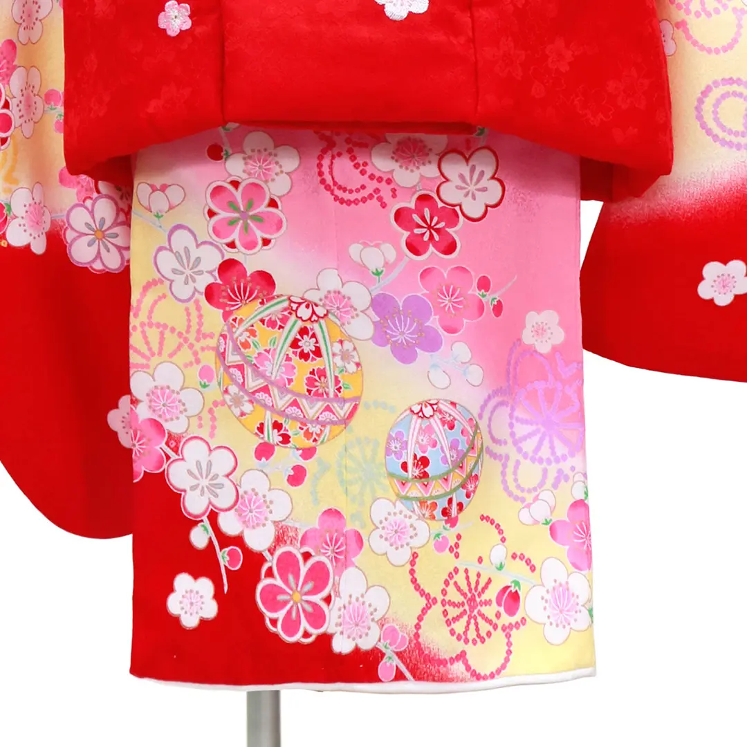 七五三着物レンタル／ピンクに鞠と梅の着物、赤の被布コートセット／三