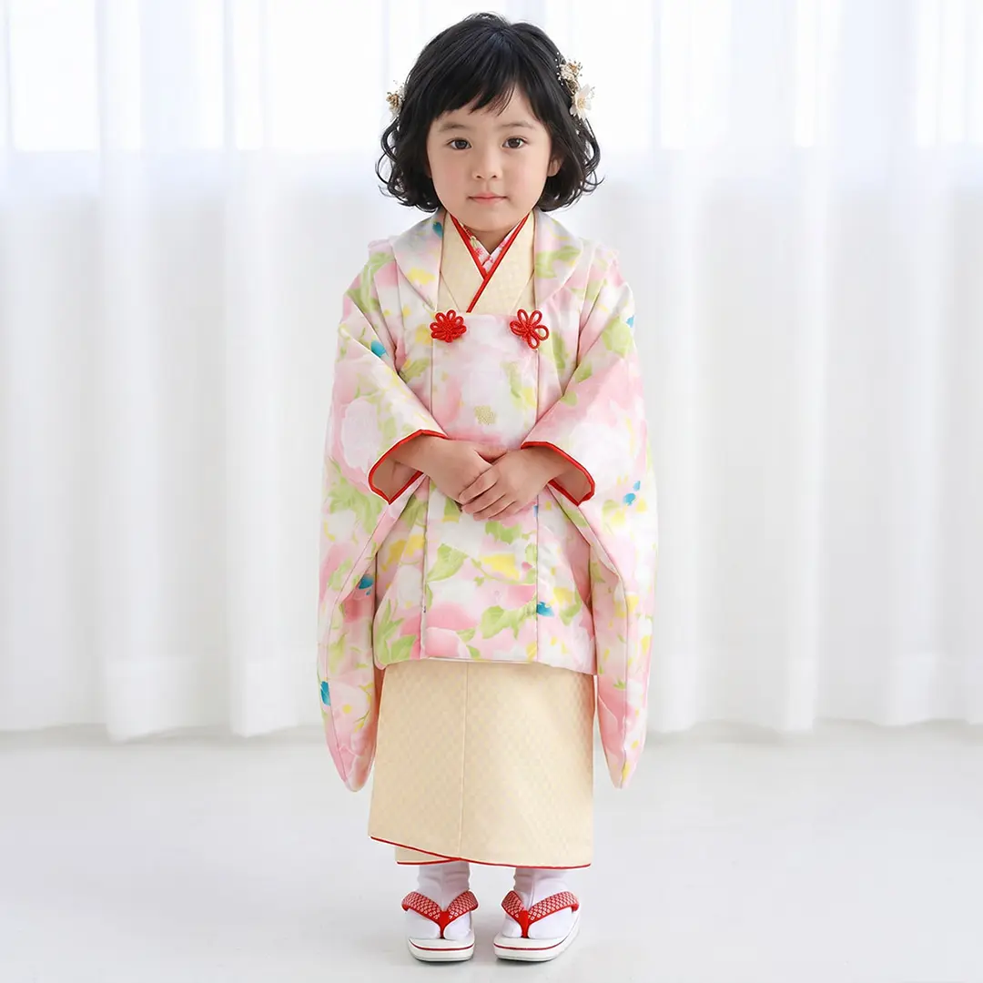 市松の着物にピンクの牡丹の被布コートセット／七五三・三歳女の子／着用イメージ