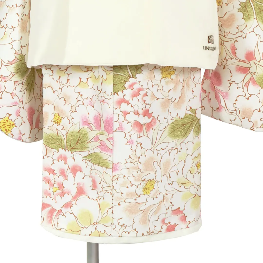 《芸艸堂》牡丹尽くし、白の被布コートセット／七五三・三歳女の子・被布コートセット 裾