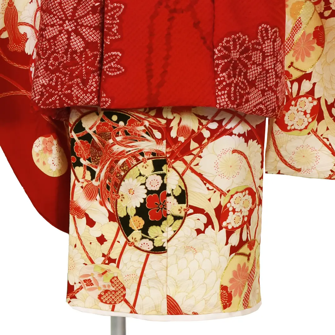 《華徒然》桜と薬玉・鞠・貝合（赤色）、赤の被布コートセット／七五三・三歳女の子・被布コートセット 裾