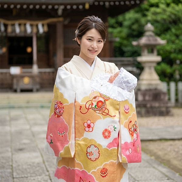 お宮参り産着／白地に雲取りと鈴の祝い着／女児