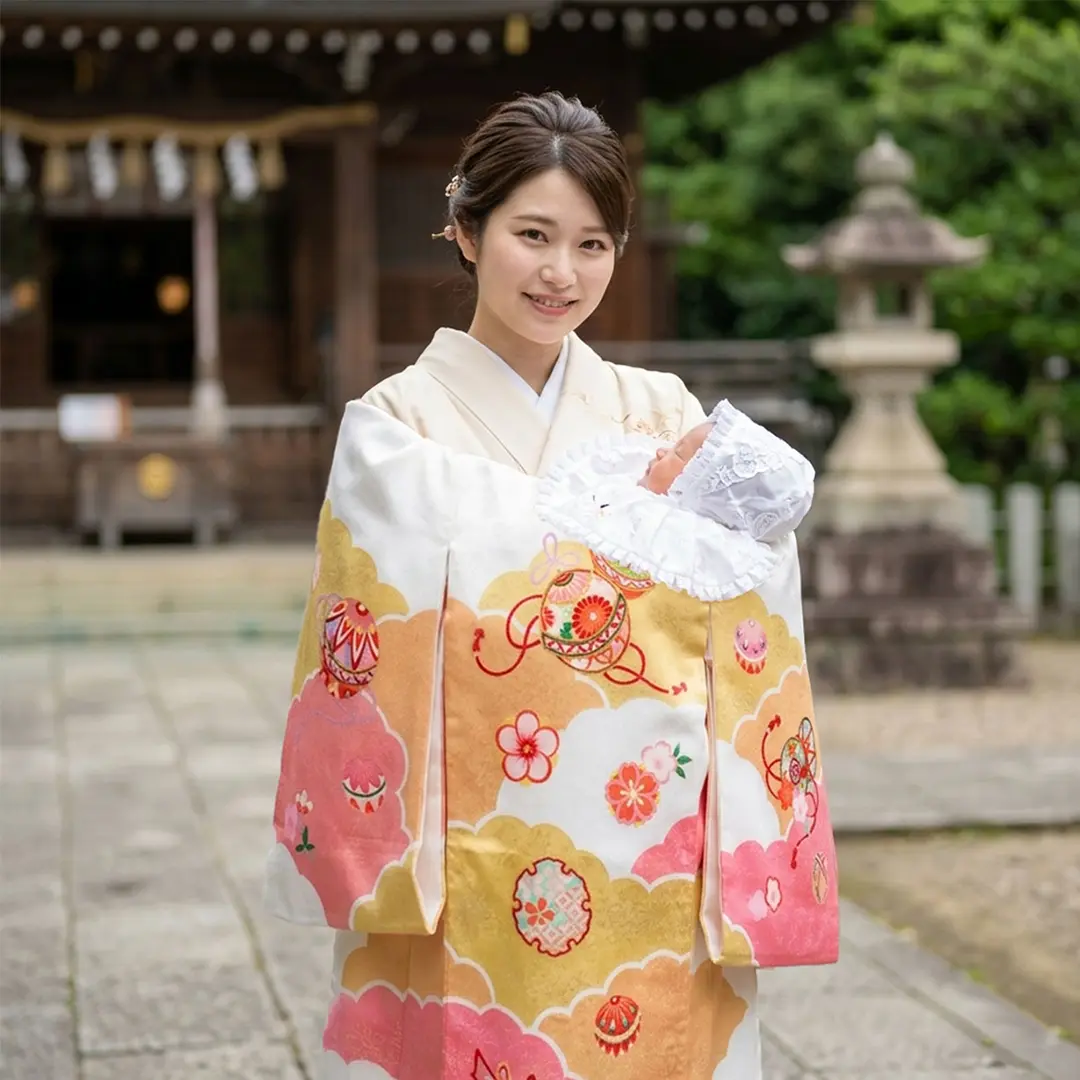 お宮参り産着／白地に雲取りと鈴の祝い着／女児／着用イメージ