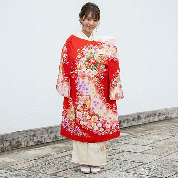 お宮参り産着／赤地に花車と鞠と雪輪の祝い着／女児