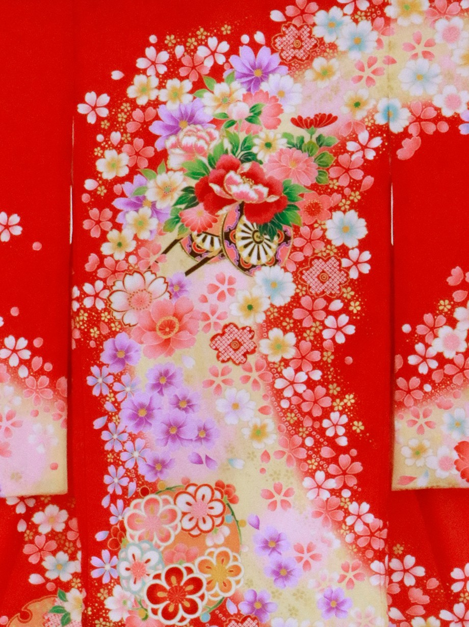 お宮参り産着／赤地に花車と鞠と雪輪の祝い着／女児／背中詳細