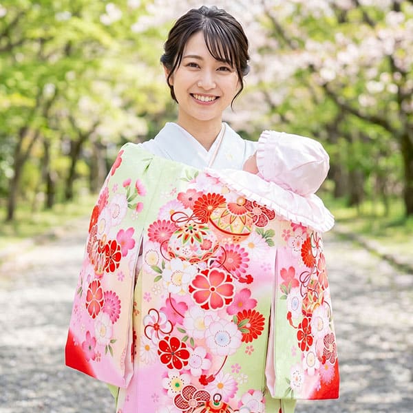 お宮参り産着／ライトグリーンに鈴と花尽くしの祝い着／女児