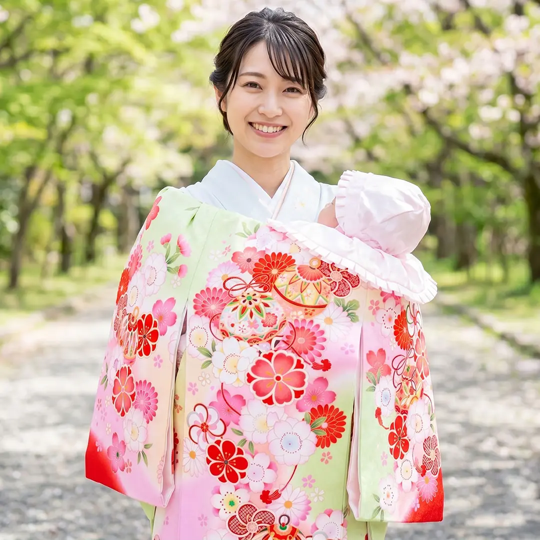 お宮参り産着レンタル／ライトグリーンに鈴と花尽くしの祝い着／女児