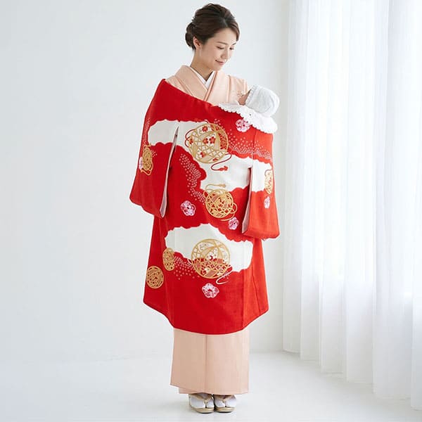 お宮参り産着／赤地に染疋田、金糸の鞠の祝い着／女児