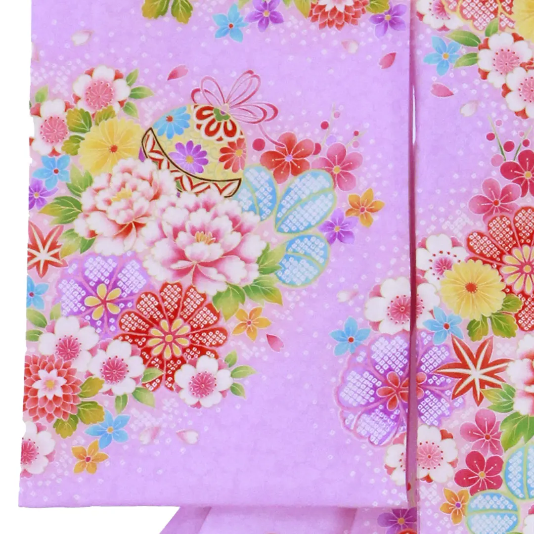 お宮参り産着／藤色地に鹿の子風柄と鈴の祝い着／女児／左袖詳細