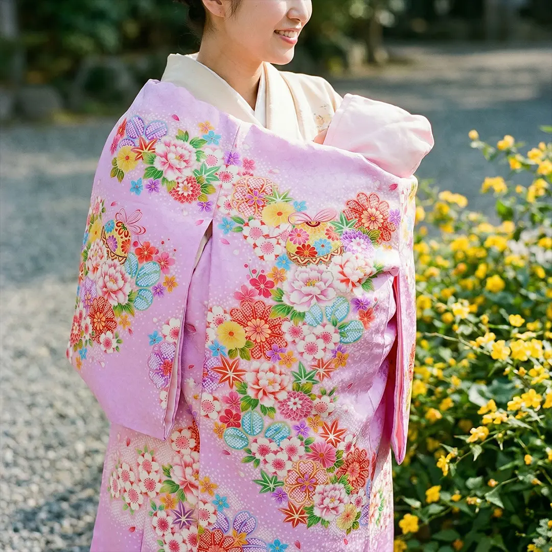 お宮参り産着／藤色地に鹿の子風柄と鈴の祝い着／女児／着用イメージ
