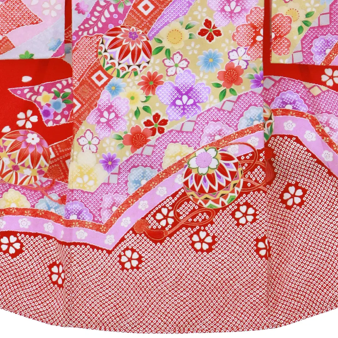 お宮参り産着／赤地に鞠、花尽くしの祝い着／女児／背中の柄詳細