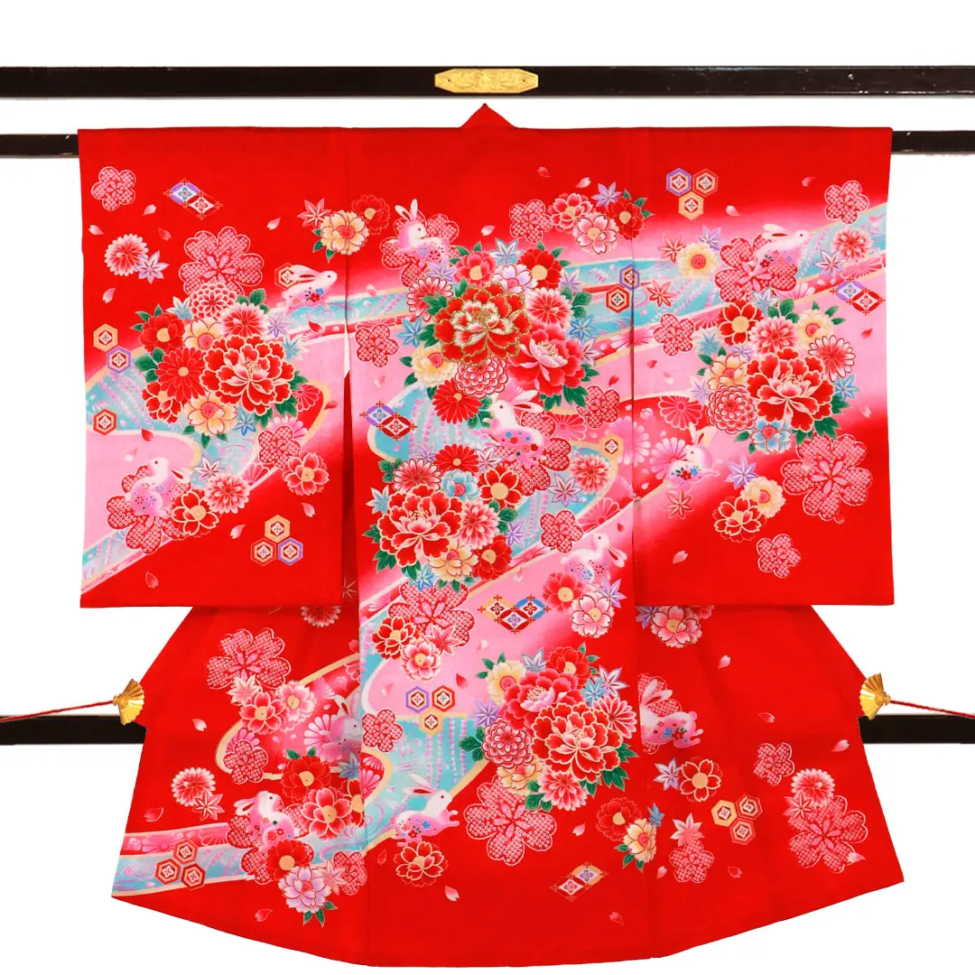 お宮参り産着／赤地にうさぎと牡丹の祝い着／女児／正面