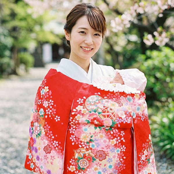 お宮参り産着／赤地に鞠と牡丹の祝い着／女児