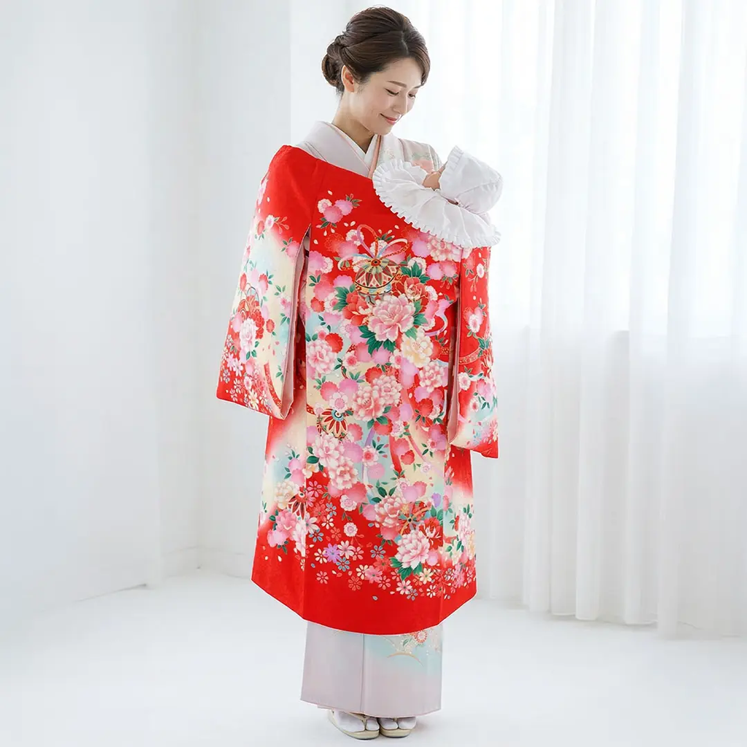 赤地に牡丹尽くしの祝い着／女児