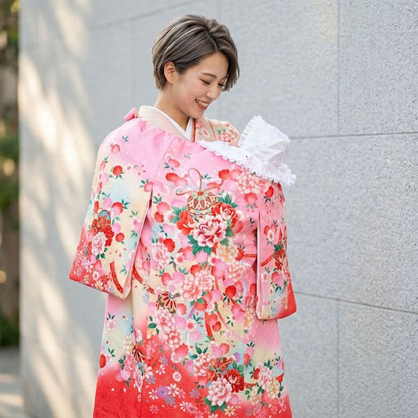 お宮参り産着／ピンク地に牡丹尽くしの祝い着／女児