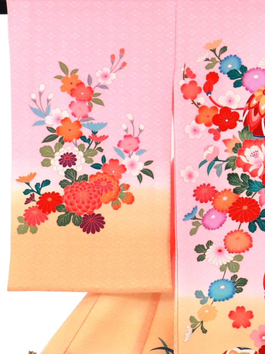 お宮参り産着／ピンクにオレンジと赤の熨斗目の祝い着／女児／左袖詳細