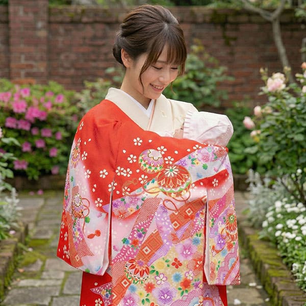 お宮参り産着／赤地に鞠、花尽くしの祝い着／女児